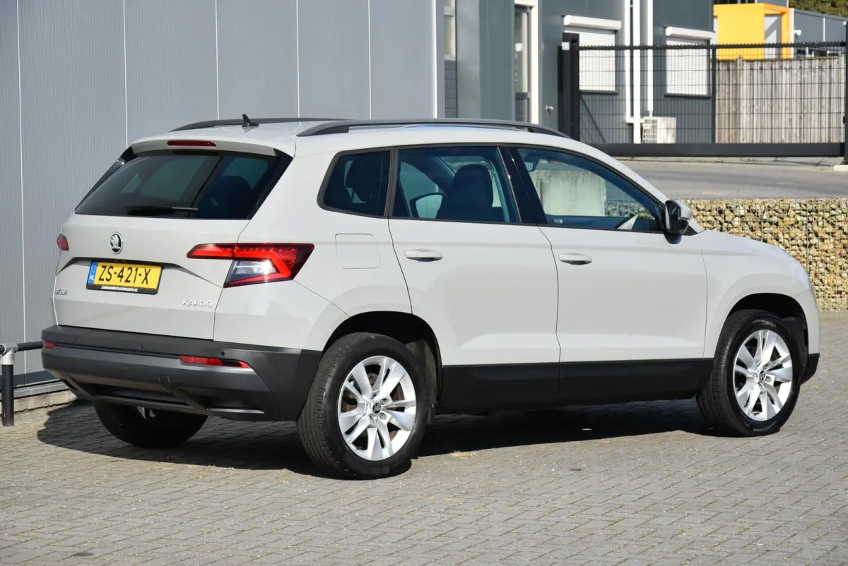 1.0 TSI Business Edition Navi Clima PDC Cruise