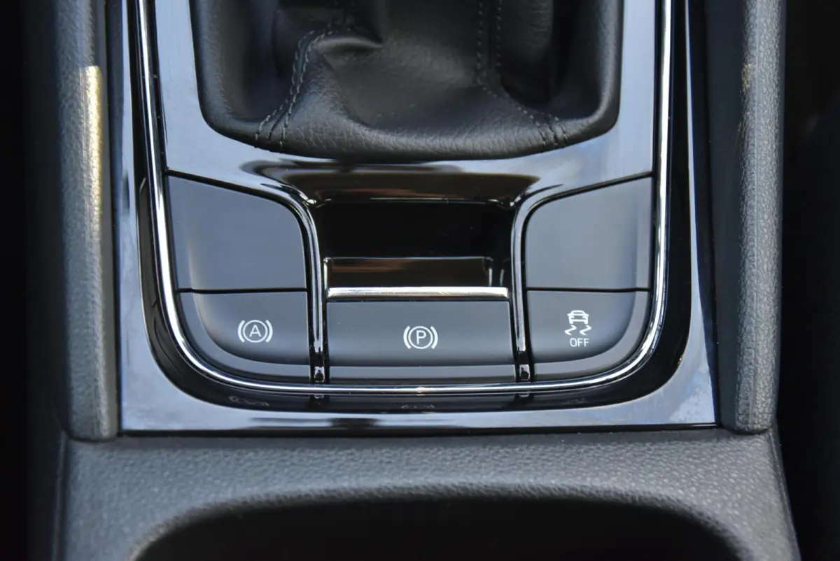 1.0 TSI Business Edition Navi Clima PDC Cruise