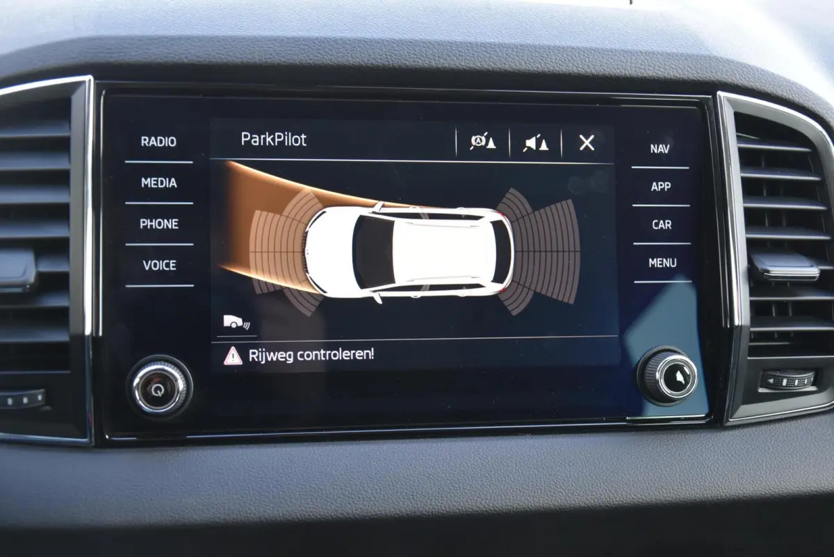 1.0 TSI Business Edition Navi Clima PDC Cruise