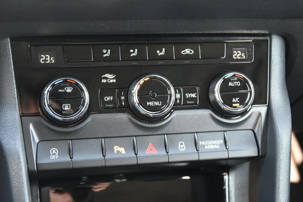 1.0 TSI Business Edition Navi Clima PDC Cruise