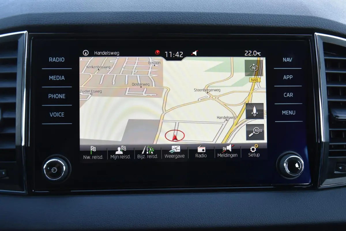 1.0 TSI Business Edition Navi Clima PDC Cruise