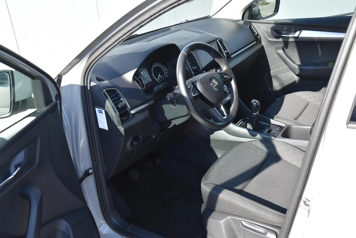 1.0 TSI Business Edition Navi Clima PDC Cruise