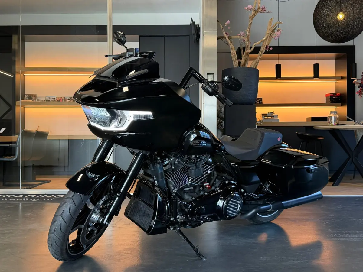 Tour 117 FLTRX custom 2024 1e eigenaar 5HD