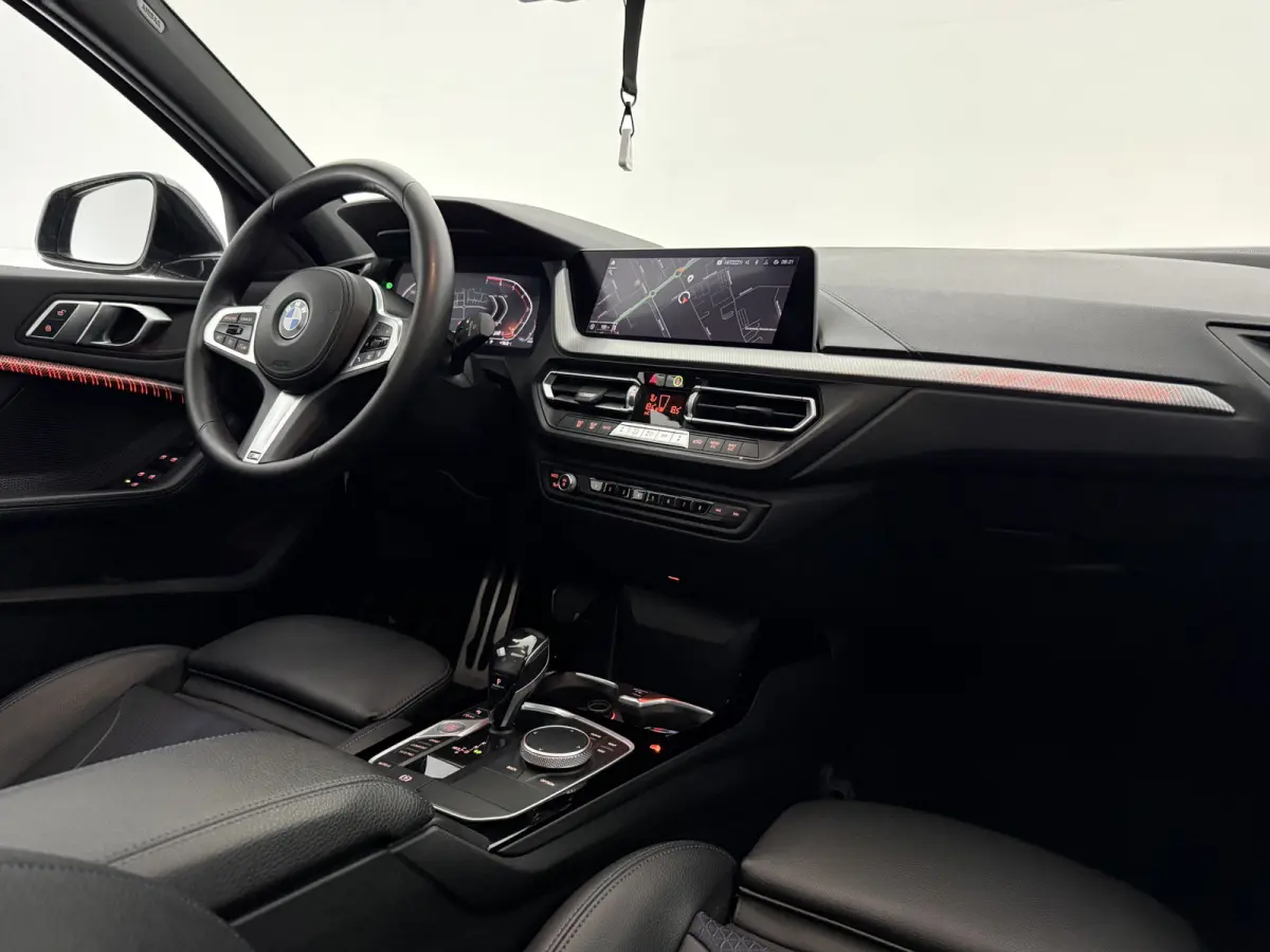 118i High Executive M-Sport | Pano | Virtual | Sfeer | Carplay | Trekhaak | Navi | Parkeersens. | NAP