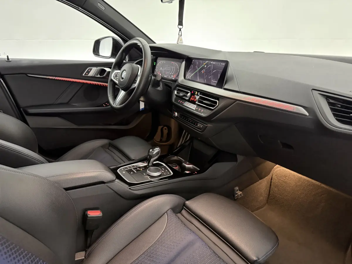 118i High Executive M-Sport | Pano | Virtual | Sfeer | Carplay | Trekhaak | Navi | Parkeersens. | NAP