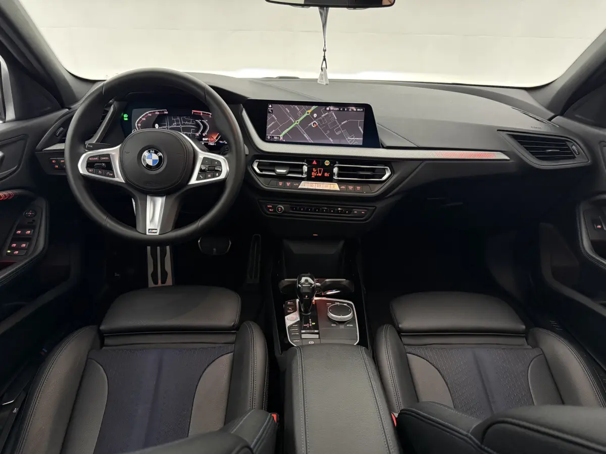 118i High Executive M-Sport | Pano | Virtual | Sfeer | Carplay | Trekhaak | Navi | Parkeersens. | NAP
