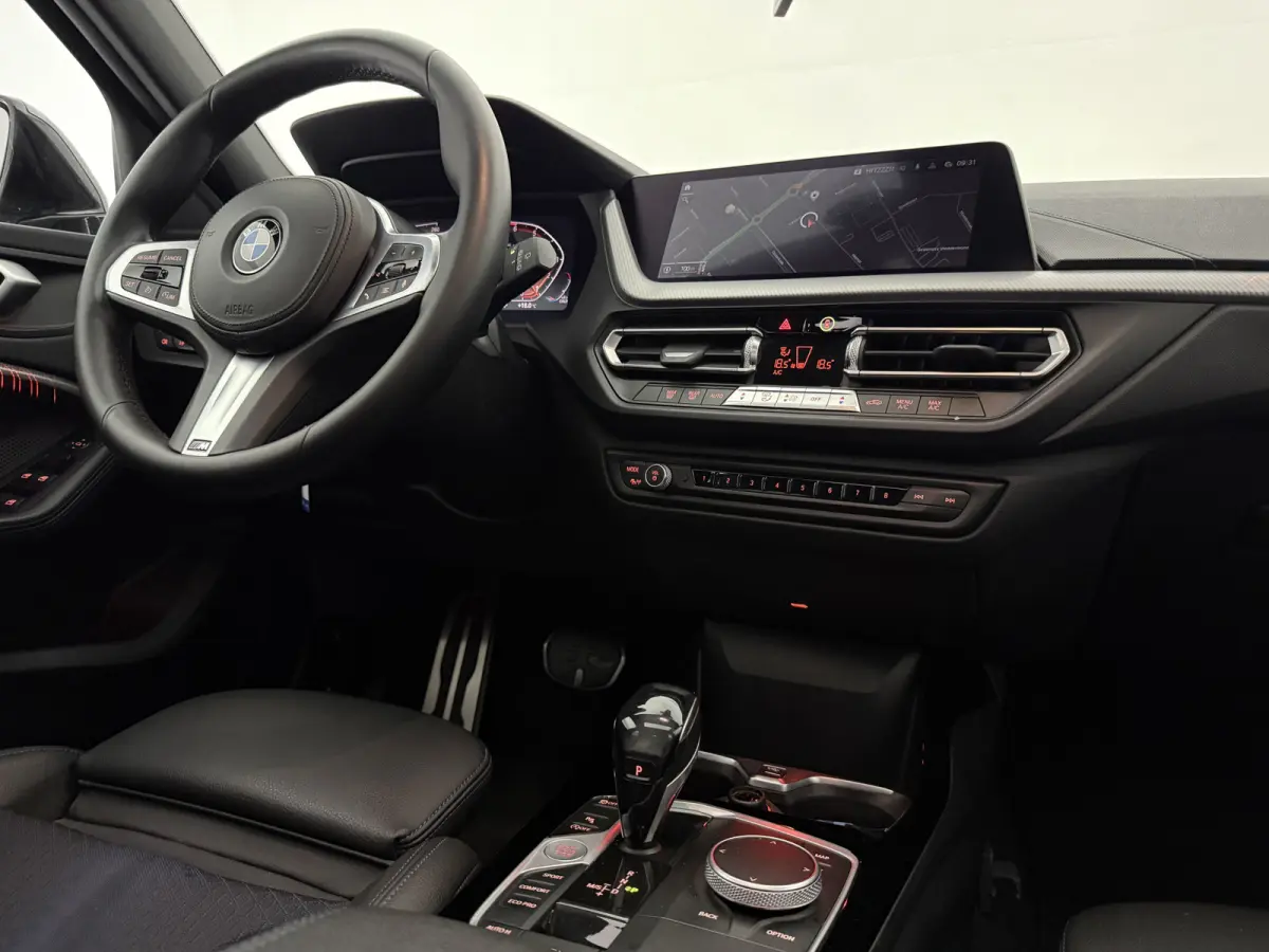 118i High Executive M-Sport | Pano | Virtual | Sfeer | Carplay | Trekhaak | Navi | Parkeersens. | NAP