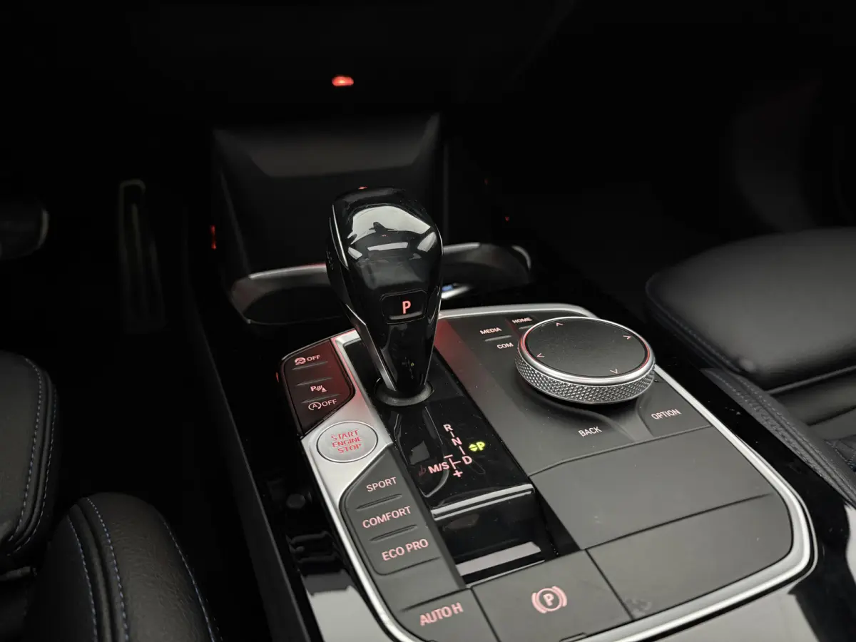 118i High Executive M-Sport | Pano | Virtual | Sfeer | Carplay | Trekhaak | Navi | Parkeersens. | NAP