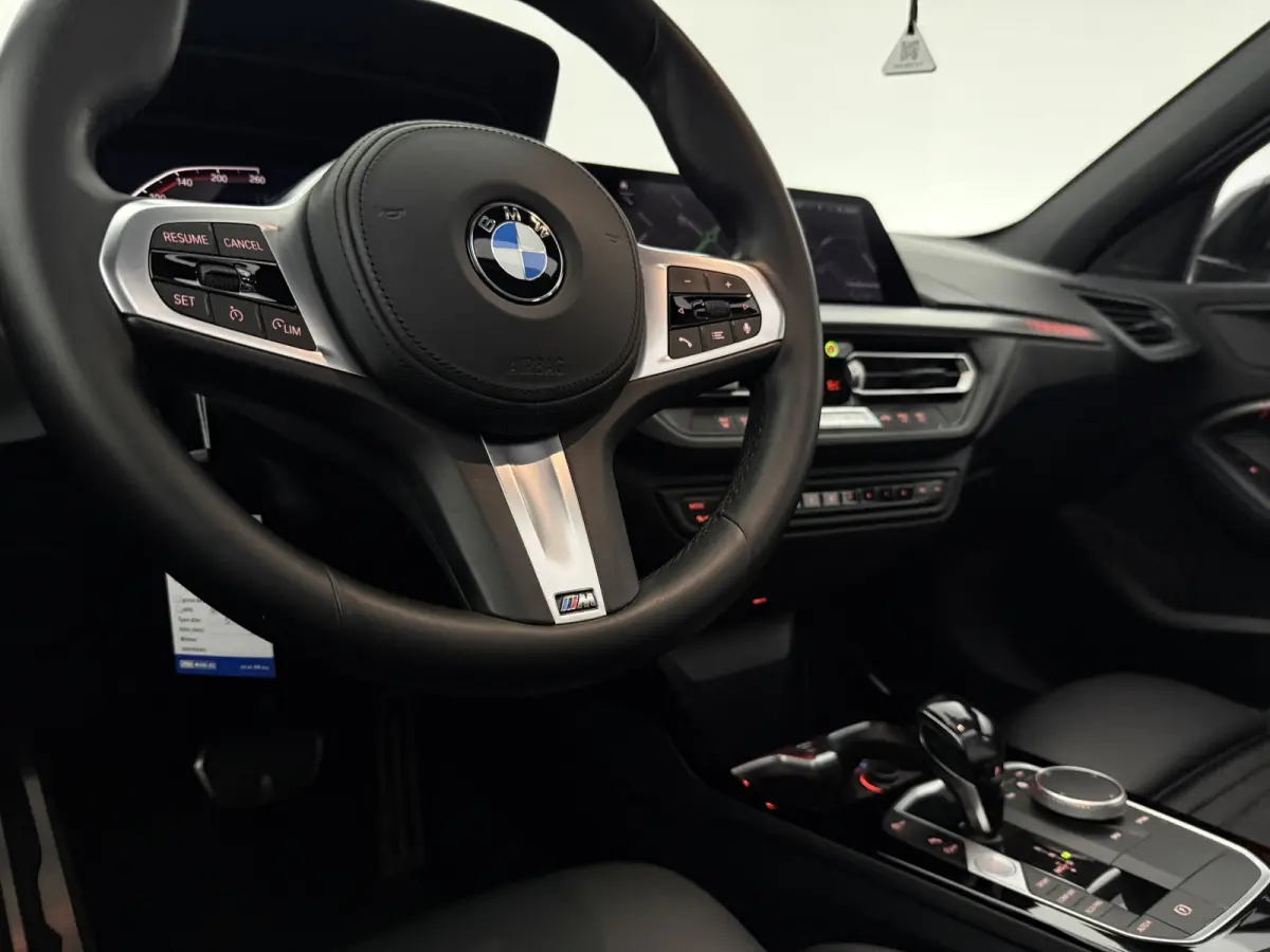 118i High Executive M-Sport | Pano | Virtual | Sfeer | Carplay | Trekhaak | Navi | Parkeersens. | NAP