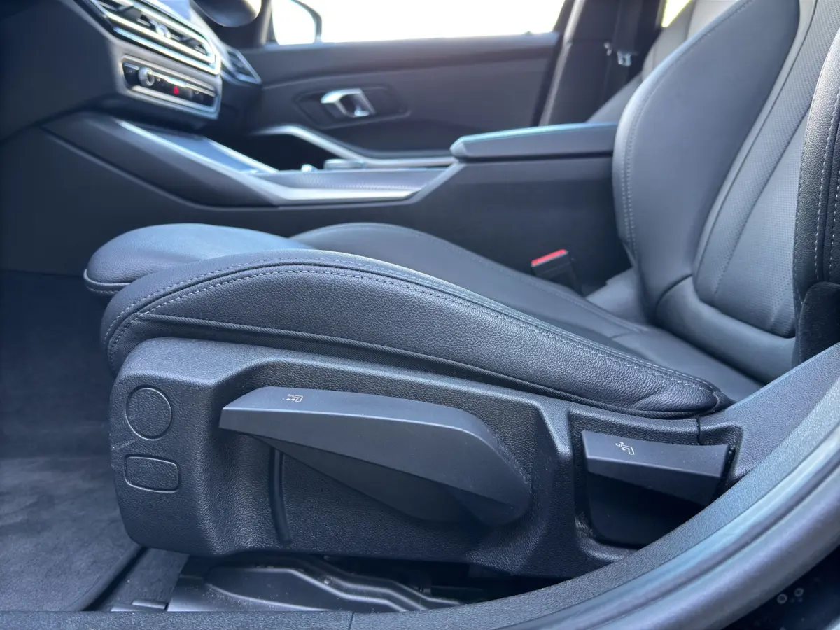 330e M-Sport Volleder | SoH 94% | 360 camera | Panoramadak | Cruise control adaptief | Stoelverwarming |