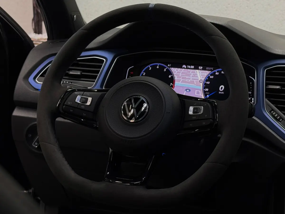 2.0 TSI 4Motion R / Akrapovic / Pano / Dcc / Acc / Leder / Carplay / Dodehoek / Camera / Keyless Go / Ambiance /