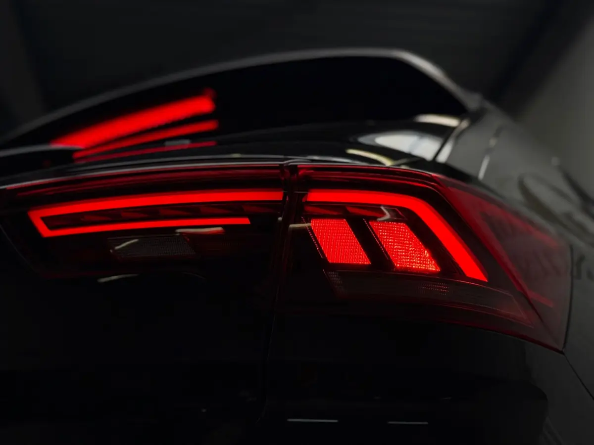 2.0 TSI 4Motion R / Akrapovic / Pano / Dcc / Acc / Leder / Carplay / Dodehoek / Camera / Keyless Go / Ambiance /