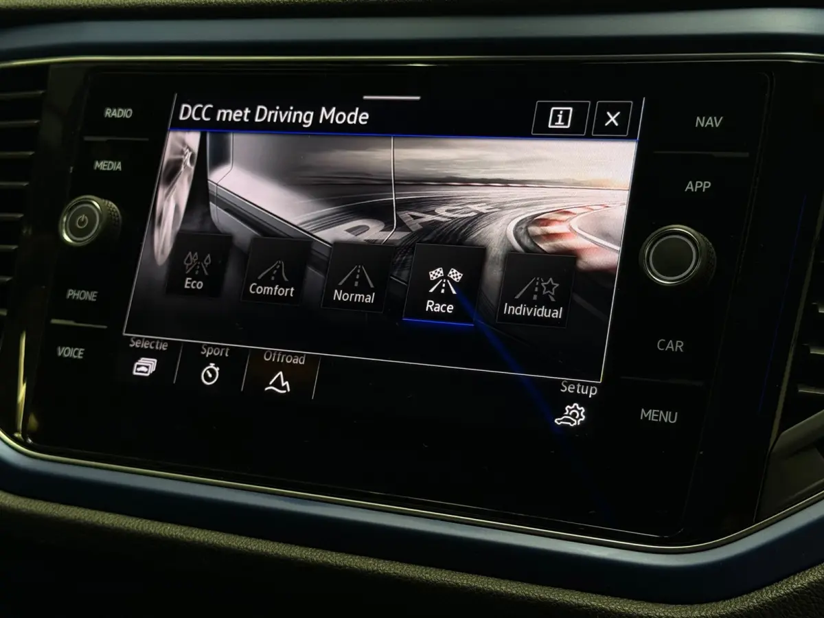 2.0 TSI 4Motion R / Akrapovic / Pano / Dcc / Acc / Leder / Carplay / Dodehoek / Camera / Keyless Go / Ambiance /