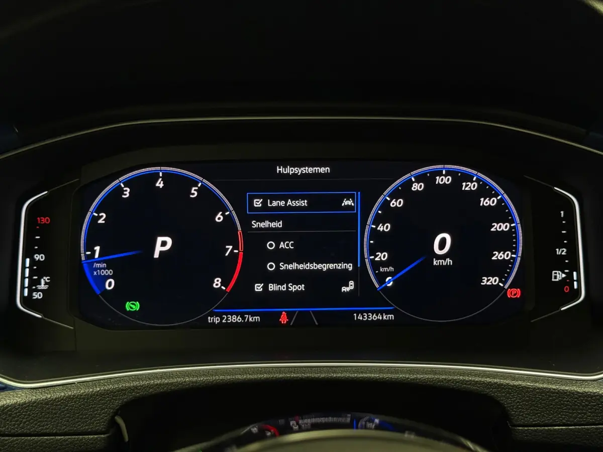 2.0 TSI 4Motion R / Akrapovic / Pano / Dcc / Acc / Leder / Carplay / Dodehoek / Camera / Keyless Go / Ambiance /