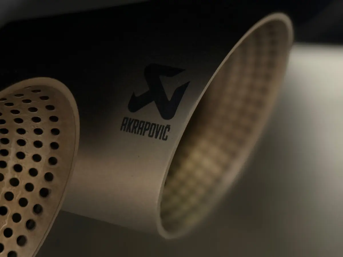 2.0 TSI 4Motion R / Akrapovic / Pano / Dcc / Acc / Leder / Carplay / Dodehoek / Camera / Keyless Go / Ambiance /