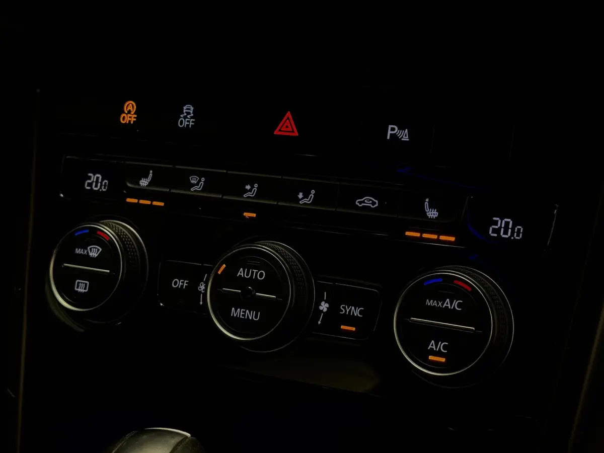 2.0 TSI 4Motion R / Akrapovic / Pano / Dcc / Acc / Leder / Carplay / Dodehoek / Camera / Keyless Go / Ambiance /