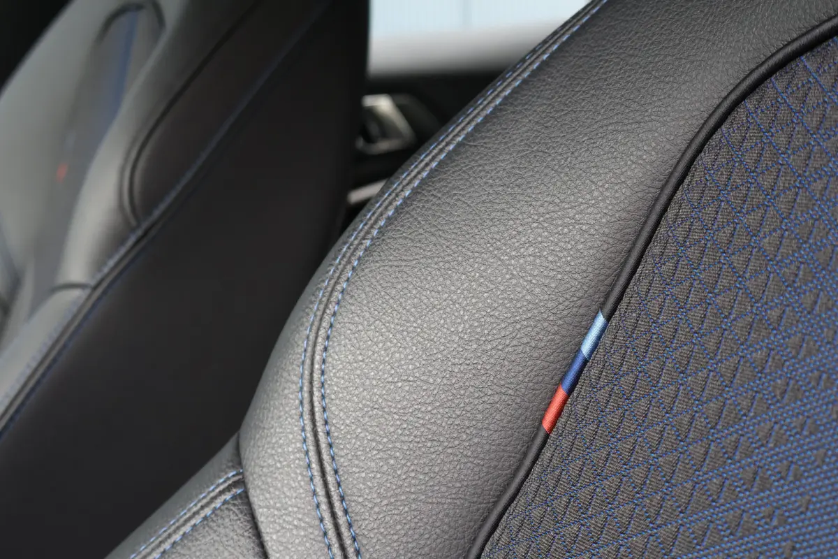 118i M-Sport Executive Edition Misano Blau | 1e eig. | Stoelverwarming | Keyless Entry | Live Cockpit Professional | Stuurverwarming