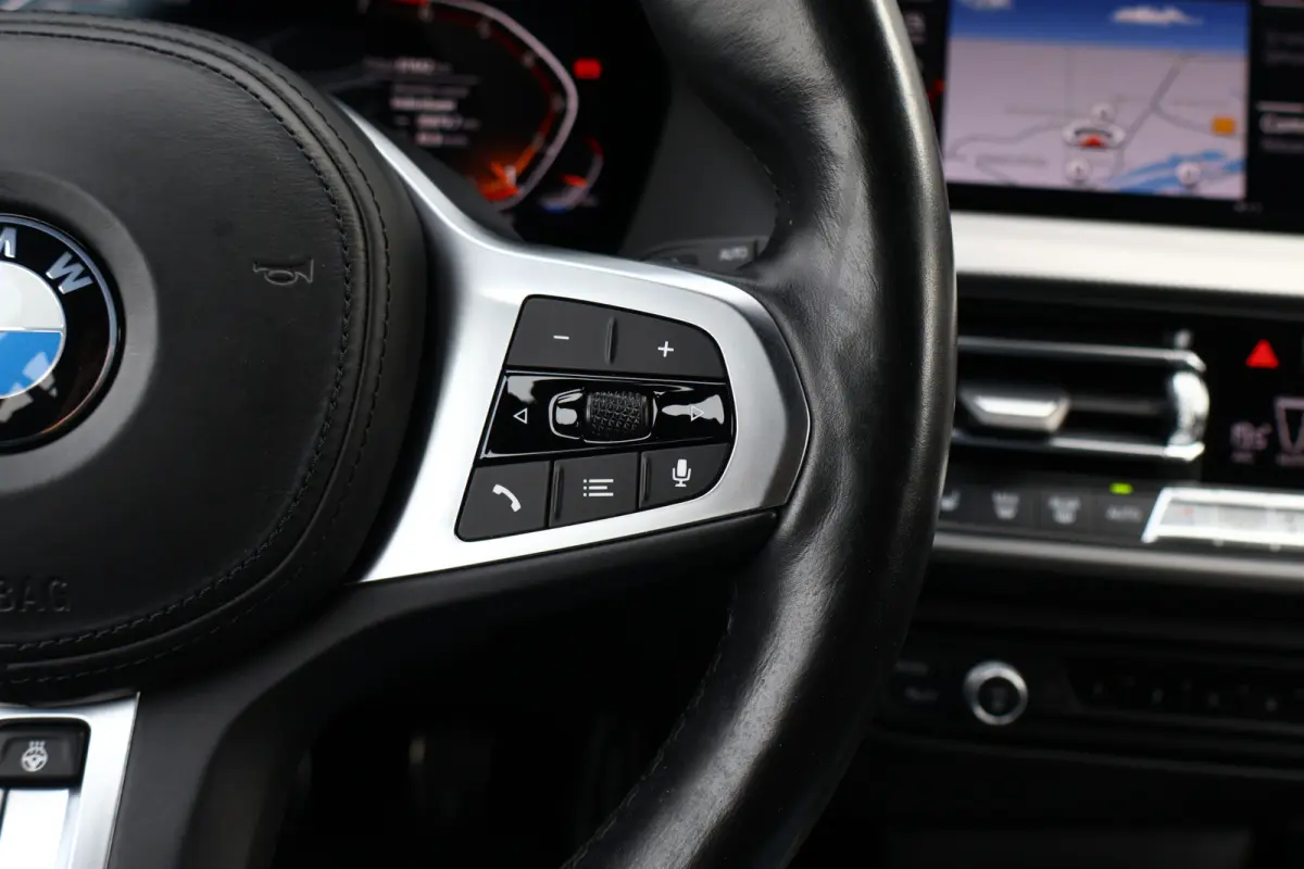 118i M-Sport Executive Edition Misano Blau | 1e eig. | Stoelverwarming | Keyless Entry | Live Cockpit Professional | Stuurverwarming