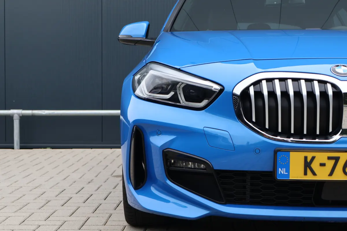 118i M-Sport Executive Edition Misano Blau | 1e eig. | Stoelverwarming | Keyless Entry | Live Cockpit Professional | Stuurverwarming