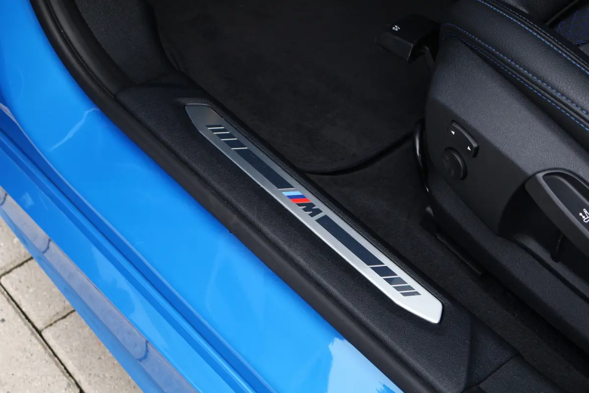 118i M-Sport Executive Edition Misano Blau | 1e eig. | Stoelverwarming | Keyless Entry | Live Cockpit Professional | Stuurverwarming