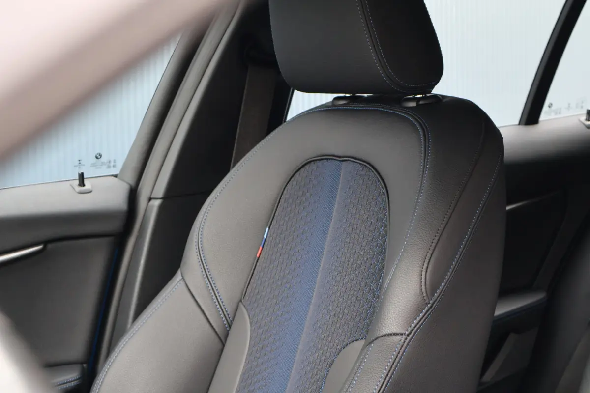 118i M-Sport Executive Edition Misano Blau | 1e eig. | Stoelverwarming | Keyless Entry | Live Cockpit Professional | Stuurverwarming