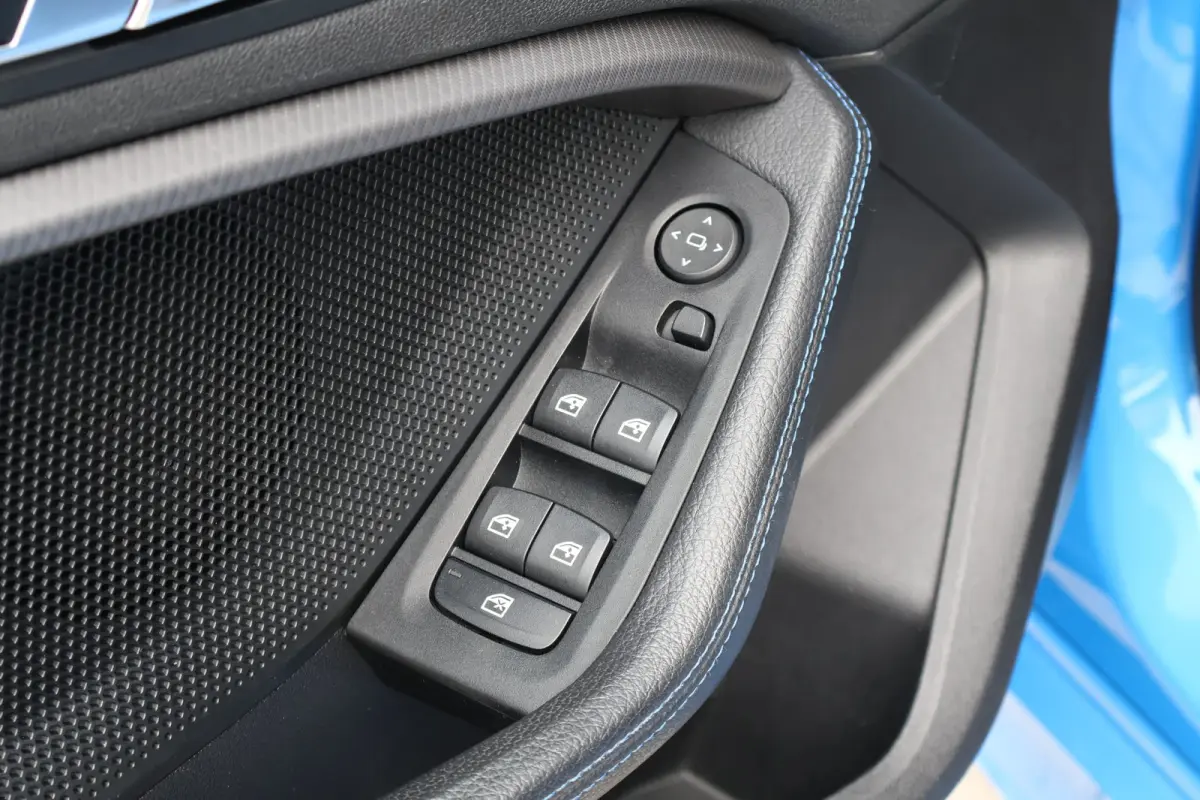 118i M-Sport Executive Edition Misano Blau | 1e eig. | Stoelverwarming | Keyless Entry | Live Cockpit Professional | Stuurverwarming