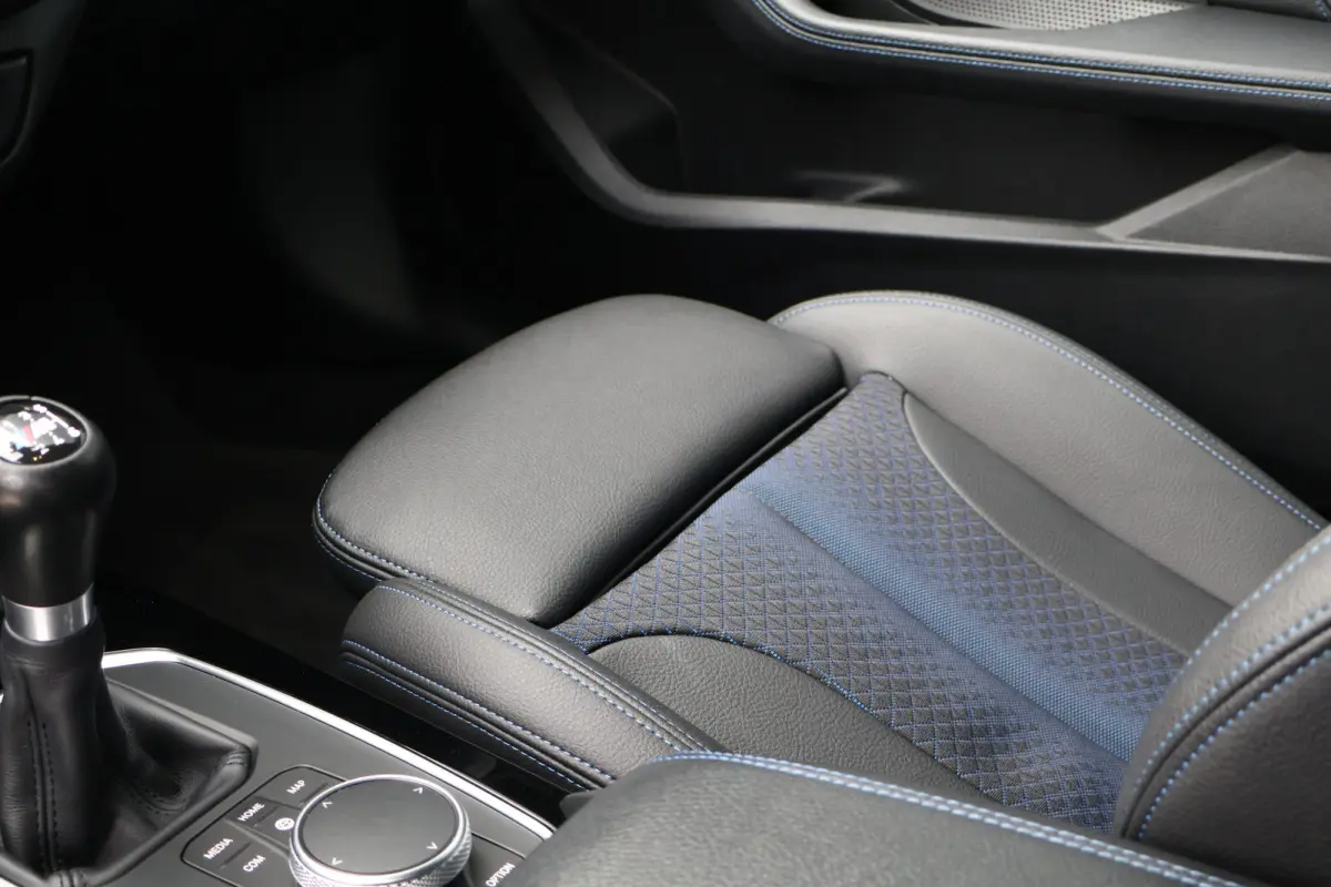 118i M-Sport Executive Edition Misano Blau | 1e eig. | Stoelverwarming | Keyless Entry | Live Cockpit Professional | Stuurverwarming