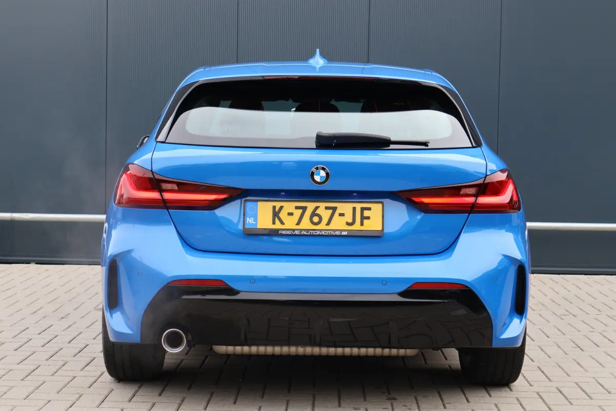 118i M-Sport Executive Edition Misano Blau | 1e eig. | Stoelverwarming | Keyless Entry | Live Cockpit Professional | Stuurverwarming