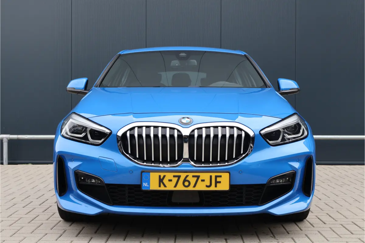 118i M-Sport Executive Edition Misano Blau | 1e eig. | Stoelverwarming | Keyless Entry | Live Cockpit Professional | Stuurverwarming