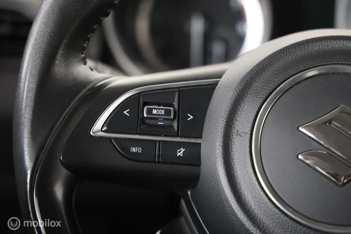 1.2 Comfort Smart Hybrid - Afneembare trekhaak - Stoelverwarming - Camera