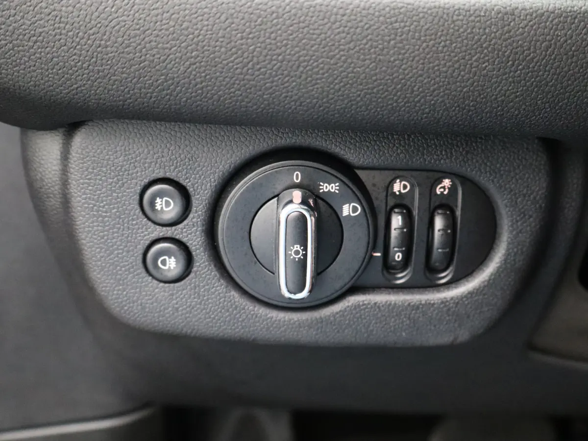 Mini 1.5 Cooper Richmond Park Edition |  Achteruitrijcamera | Panoramisch schuifdak | Climate Control | Apple Carplay/Android Auto