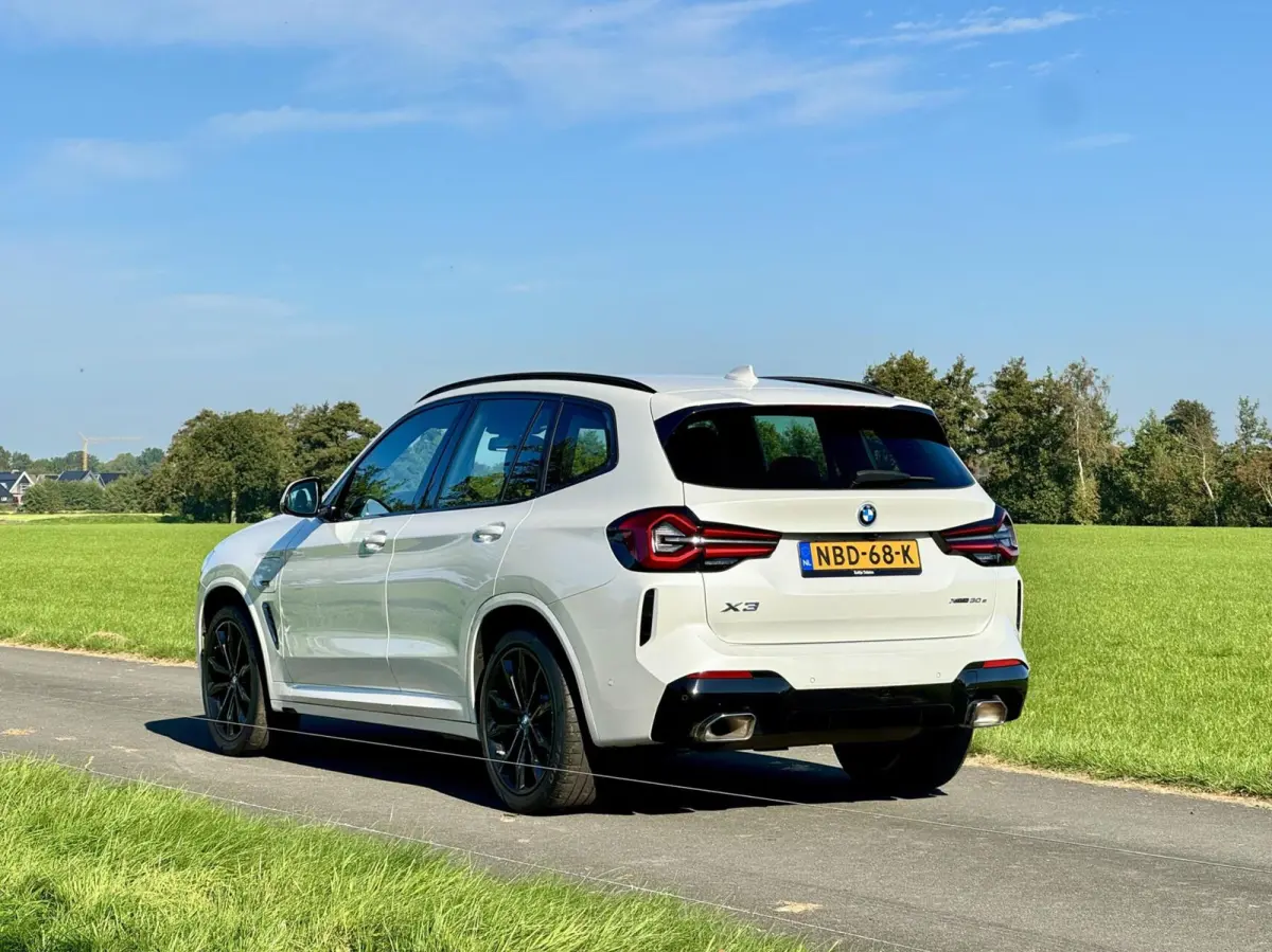 xDrive30e M Sport|Laserlight|HUD|Driving Assistant|Comfort Access|Zeer nette auto!