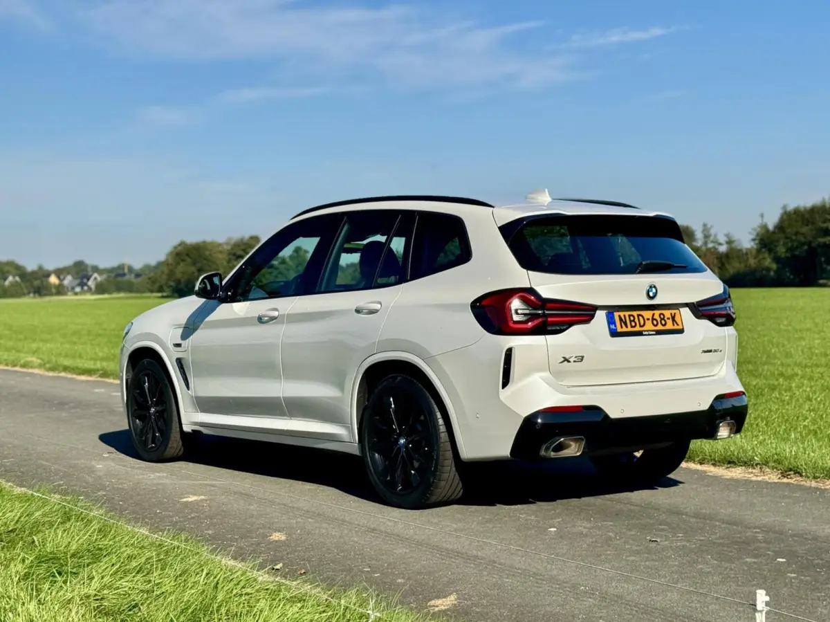 xDrive30e M Sport|Laserlight|HUD|Driving Assistant|Comfort Access|Zeer nette auto!