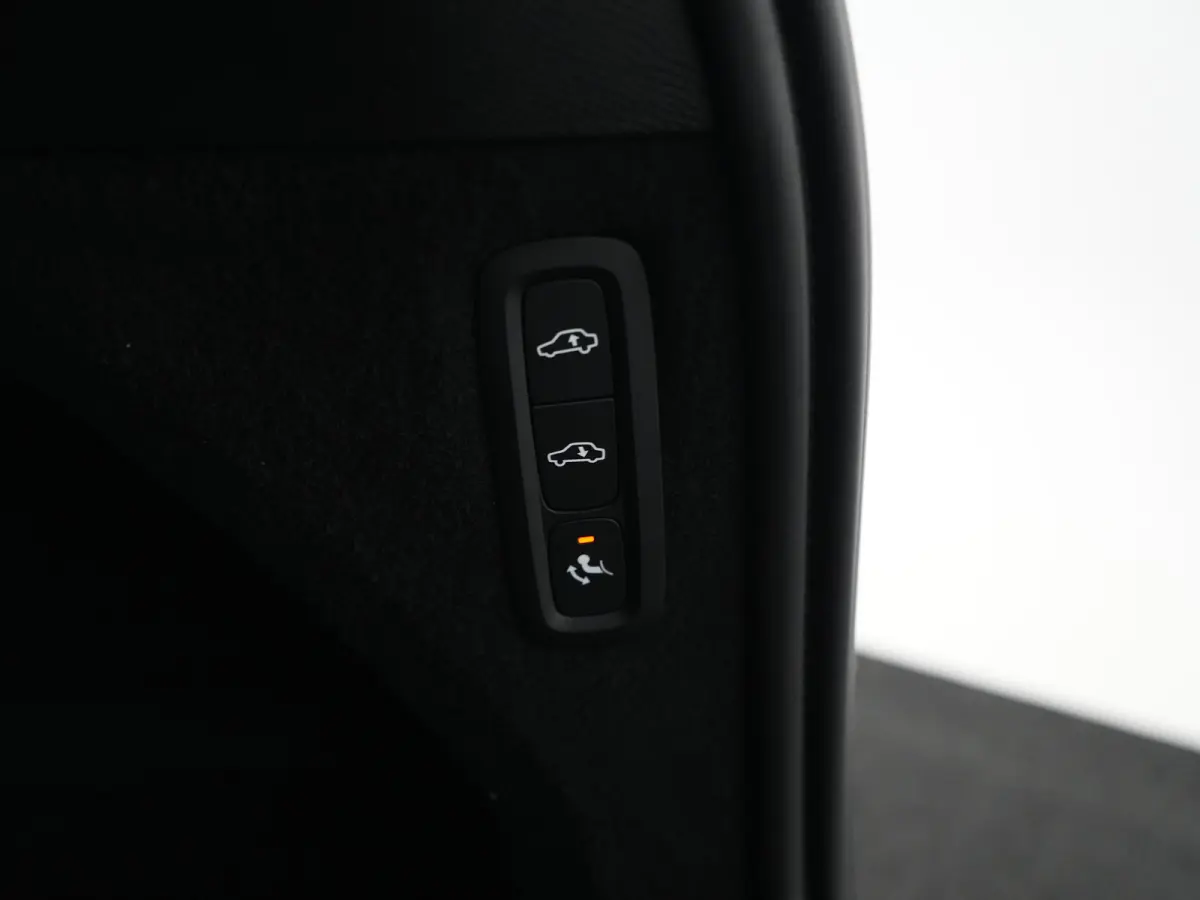 T8 Recharge AWD Ultra Dark | Luchtvering | Bowers & Wilkins | 360° | Head-Up | Massage | Panoramadak | Trekhaak