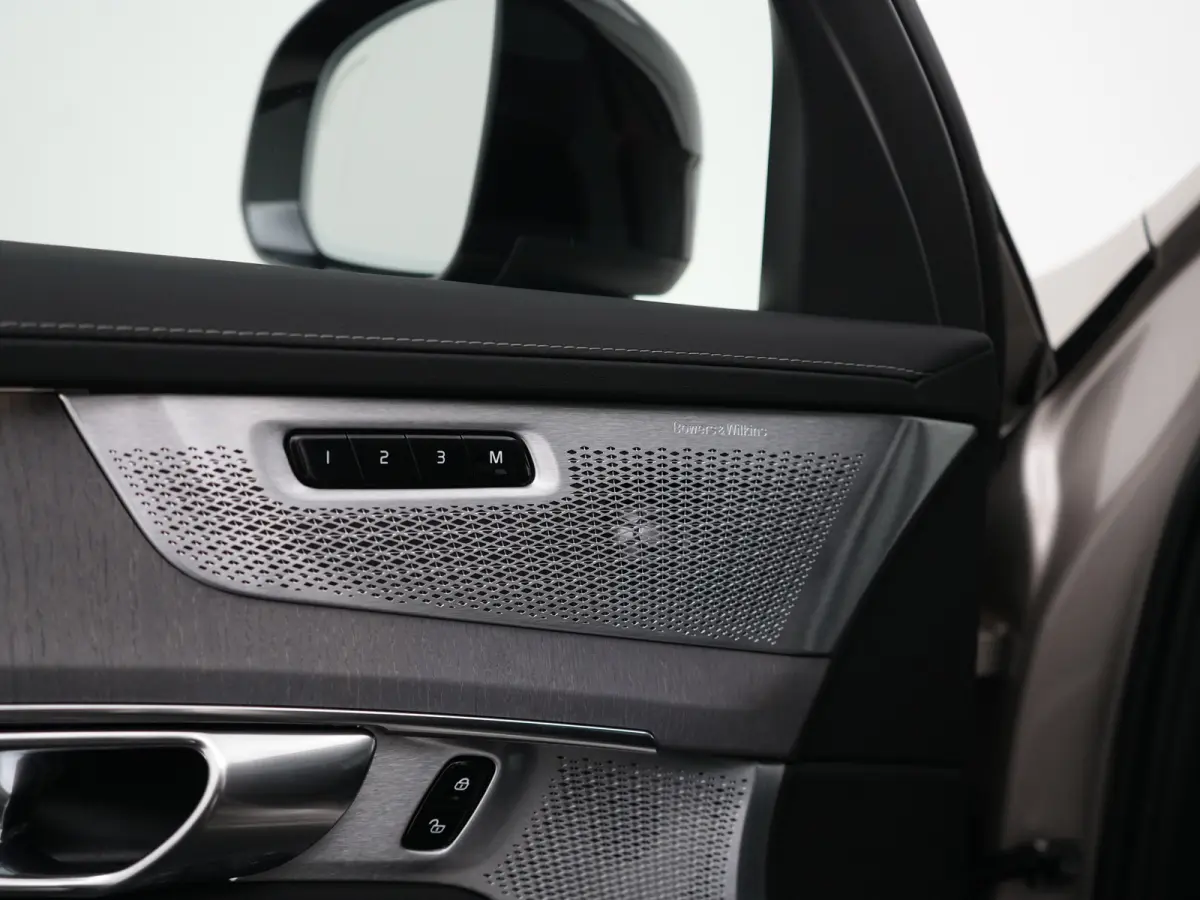 T8 Recharge AWD Ultra Dark | Luchtvering | Bowers & Wilkins | 360° | Head-Up | Massage | Panoramadak | Trekhaak