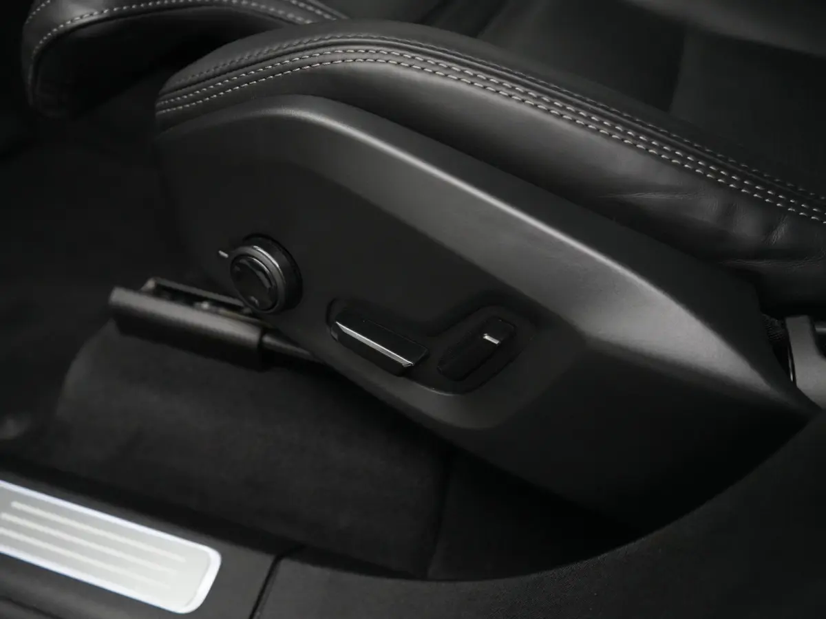 T8 Recharge AWD Ultra Dark | Luchtvering | Bowers & Wilkins | 360° | Head-Up | Massage | Panoramadak | Trekhaak