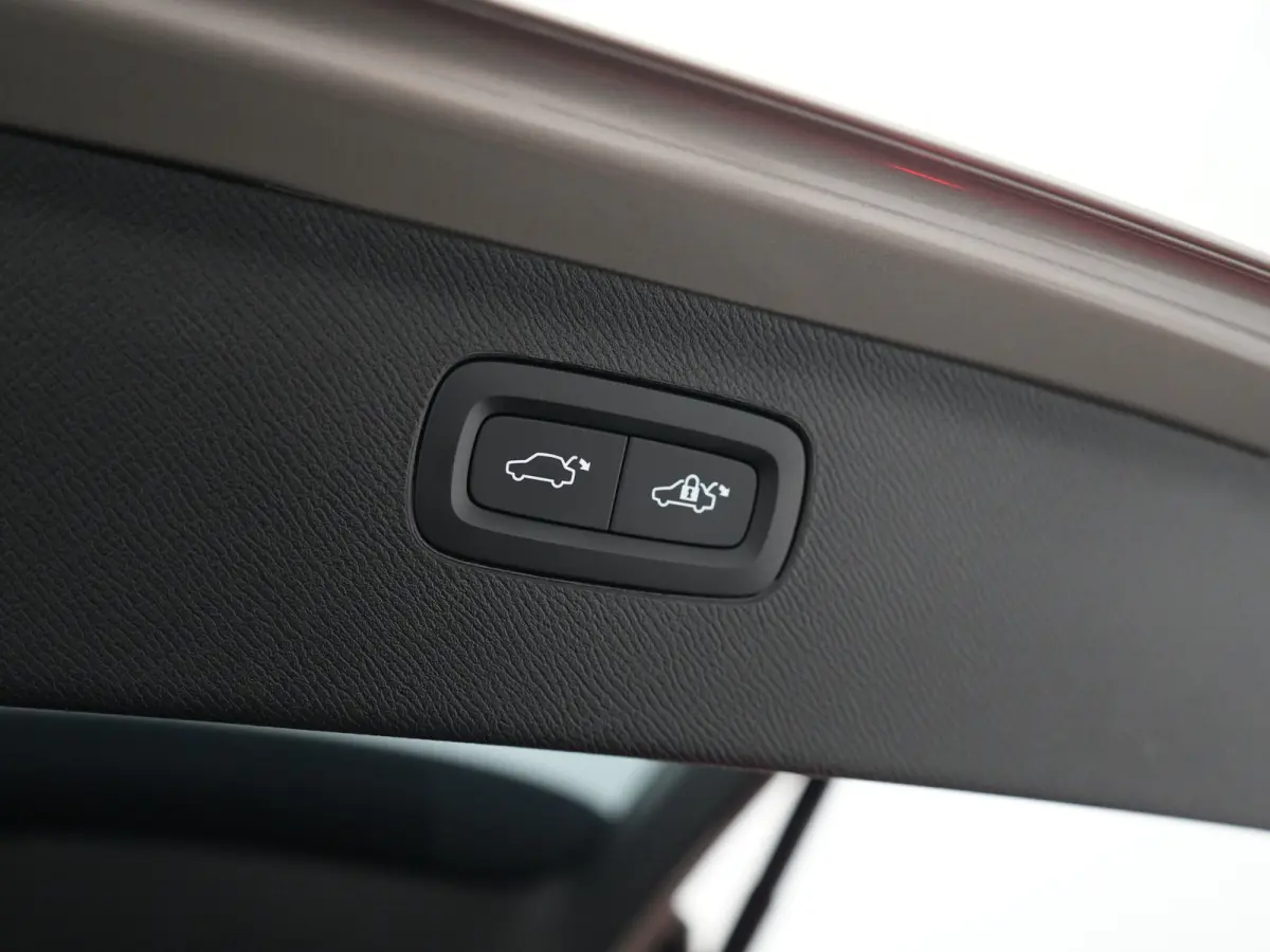 T8 Recharge AWD Ultra Dark | Luchtvering | Bowers & Wilkins | 360° | Head-Up | Massage | Panoramadak | Trekhaak