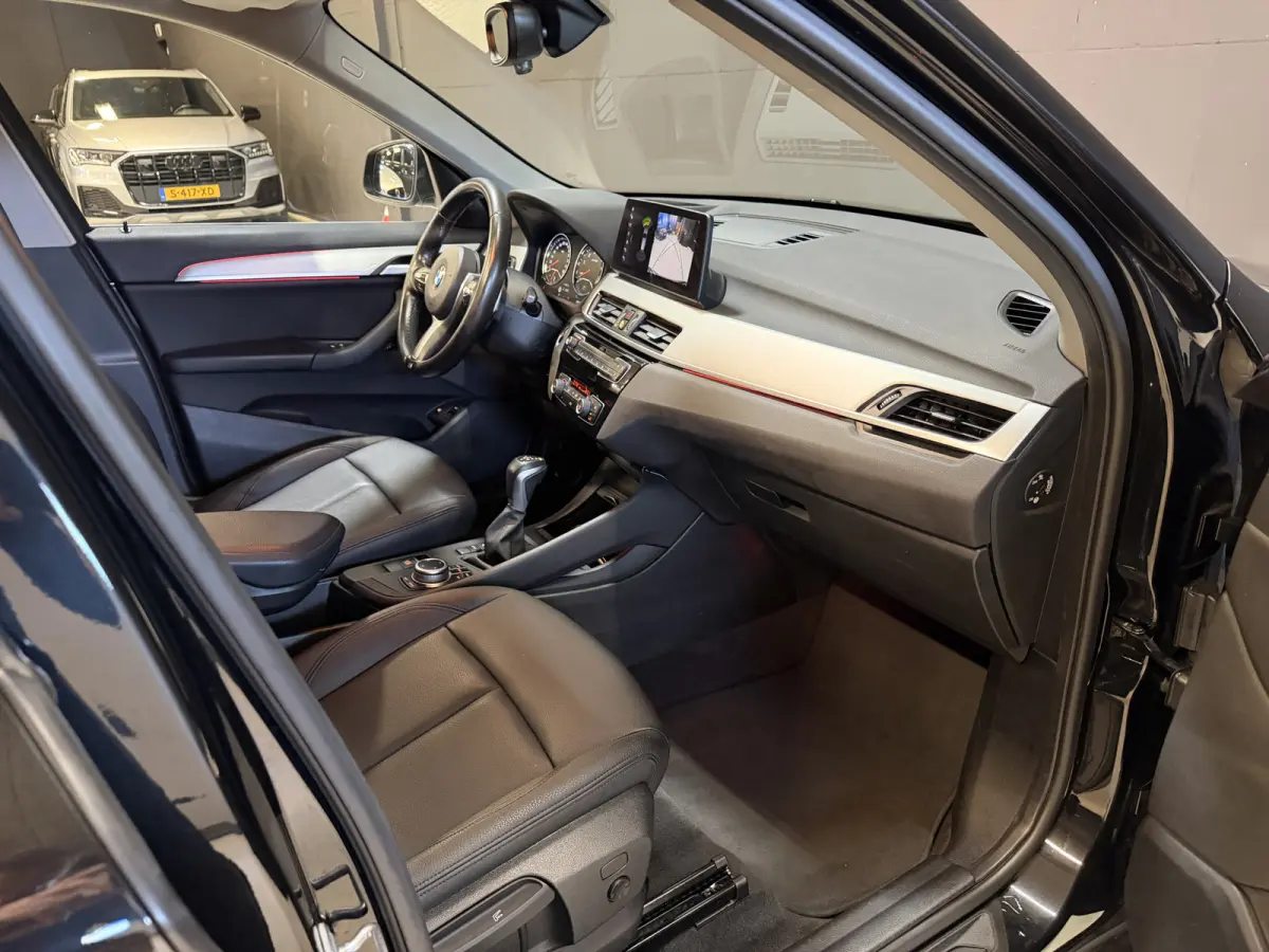 xDrive25e Executive | Pano | Head-up | Leder | M-stuur + velgen | Camera | Full LED | Dealer onderhouden