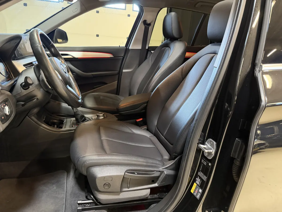 xDrive25e Executive | Pano | Head-up | Leder | M-stuur + velgen | Camera | Full LED | Dealer onderhouden
