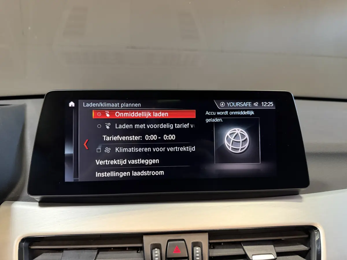 xDrive25e Executive | Pano | Head-up | Leder | M-stuur + velgen | Camera | Full LED | Dealer onderhouden