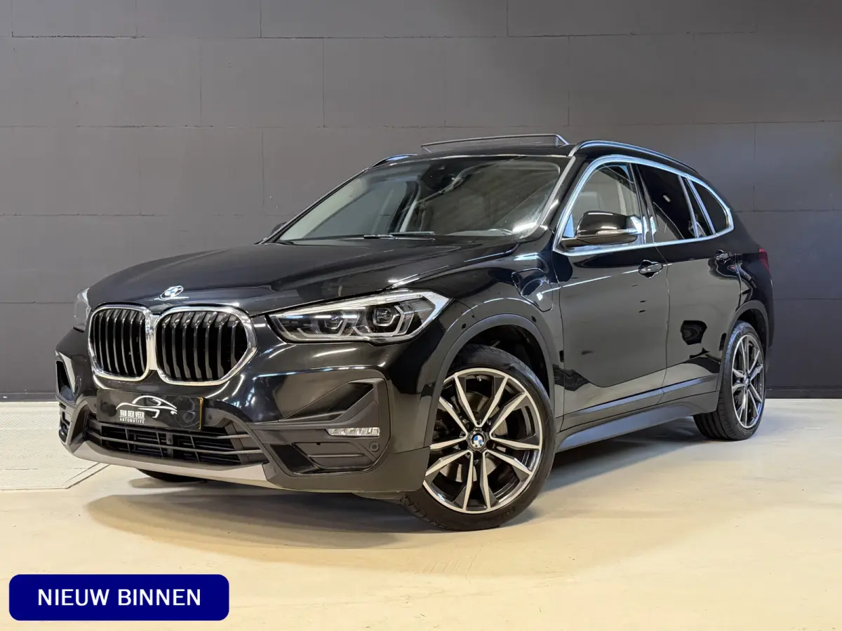 xDrive25e Executive | Pano | Head-up | Leder | M-stuur + velgen | Camera | Full LED | Dealer onderhouden