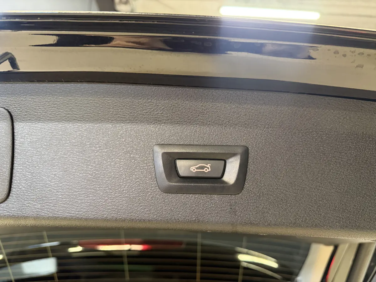 xDrive25e Executive | Pano | Head-up | Leder | M-stuur + velgen | Camera | Full LED | Dealer onderhouden