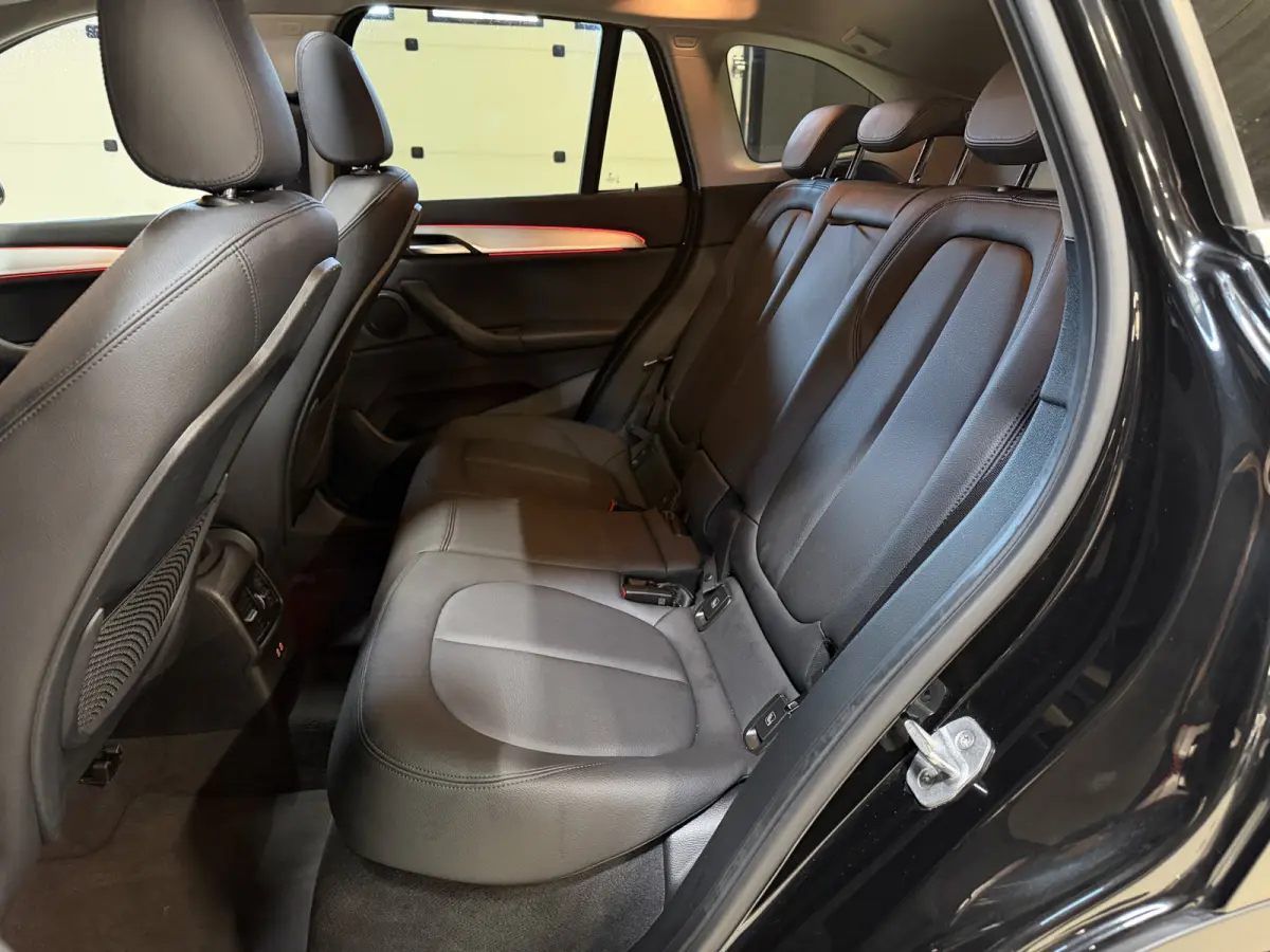 xDrive25e Executive | Pano | Head-up | Leder | M-stuur + velgen | Camera | Full LED | Dealer onderhouden