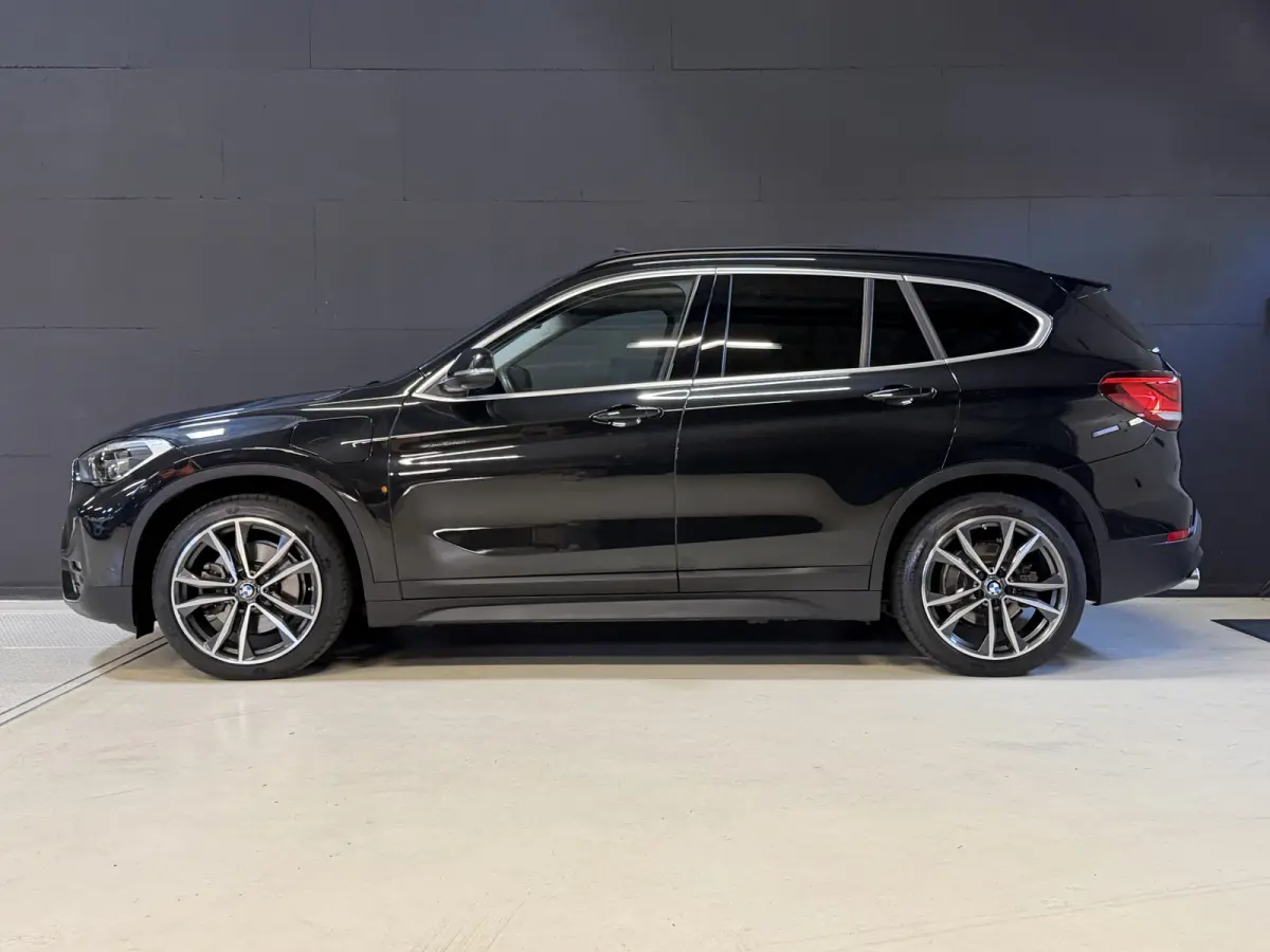 xDrive25e Executive | Pano | Head-up | Leder | M-stuur + velgen | Camera | Full LED | Dealer onderhouden