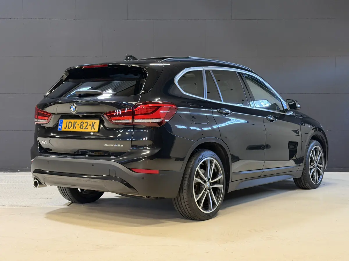 xDrive25e Executive | Pano | Head-up | Leder | M-stuur + velgen | Camera | Full LED | Dealer onderhouden