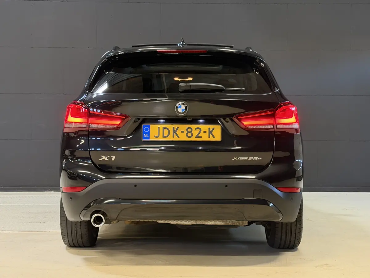 xDrive25e Executive | Pano | Head-up | Leder | M-stuur + velgen | Camera | Full LED | Dealer onderhouden