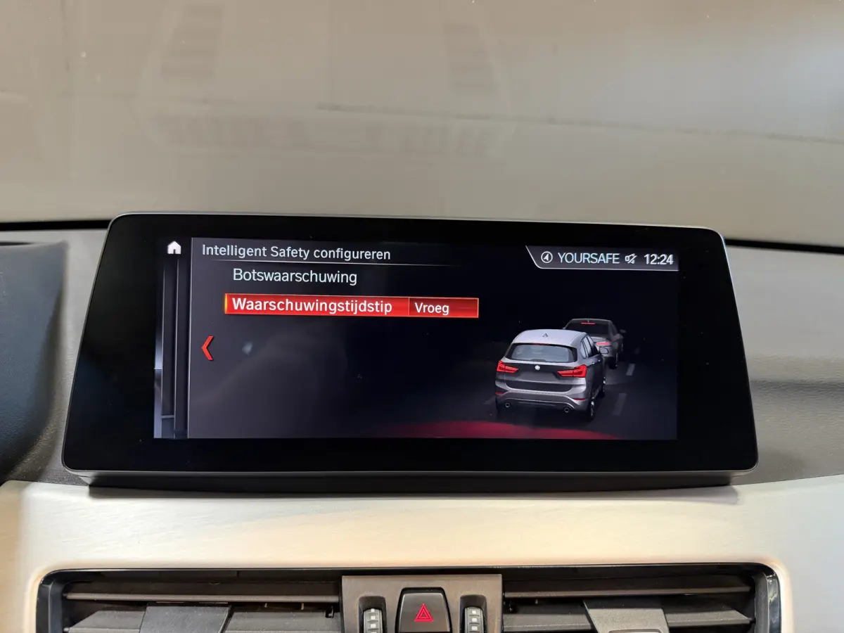 xDrive25e Executive | Pano | Head-up | Leder | M-stuur + velgen | Camera | Full LED | Dealer onderhouden