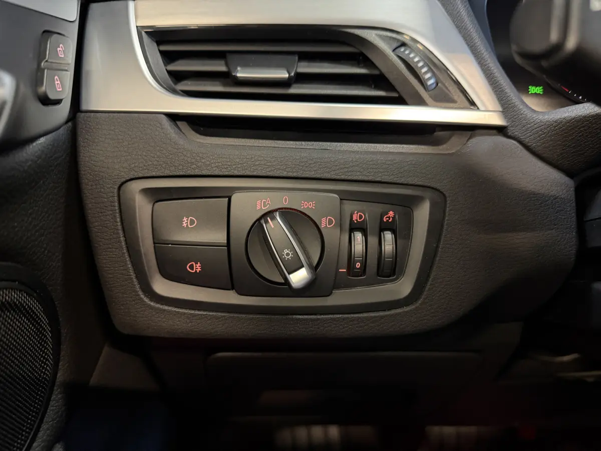 xDrive25e Executive | Pano | Head-up | Leder | M-stuur + velgen | Camera | Full LED | Dealer onderhouden