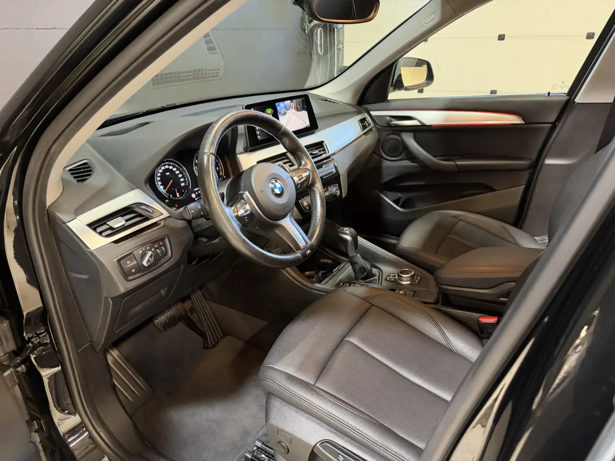 xDrive25e Executive | Pano | Head-up | Leder | M-stuur + velgen | Camera | Full LED | Dealer onderhouden