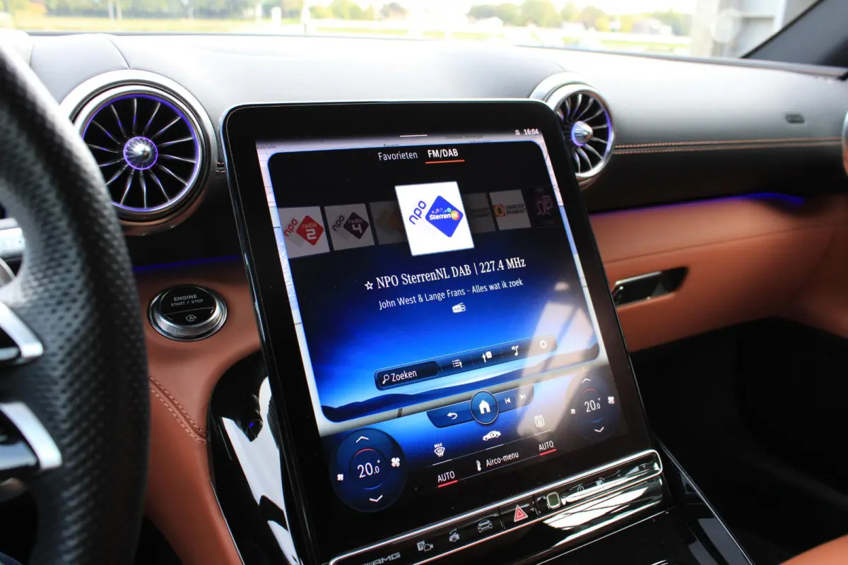 Roadster AMG 63 4MATIC+ Monzagrijs Magno | 4-Wielsturing | Burmester | Digital Light | Airscarf | Rode Kap | Memory | Keyless | Night | Distronic | BTW